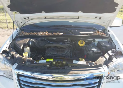 2015 Chrysler Town & Country Touring from USA, damaged, VIN 2C4RC1BG8FR618342